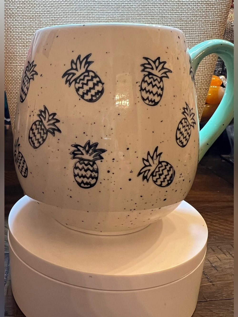 Ceramic Pineapple Accent Mug in Mint Handle
